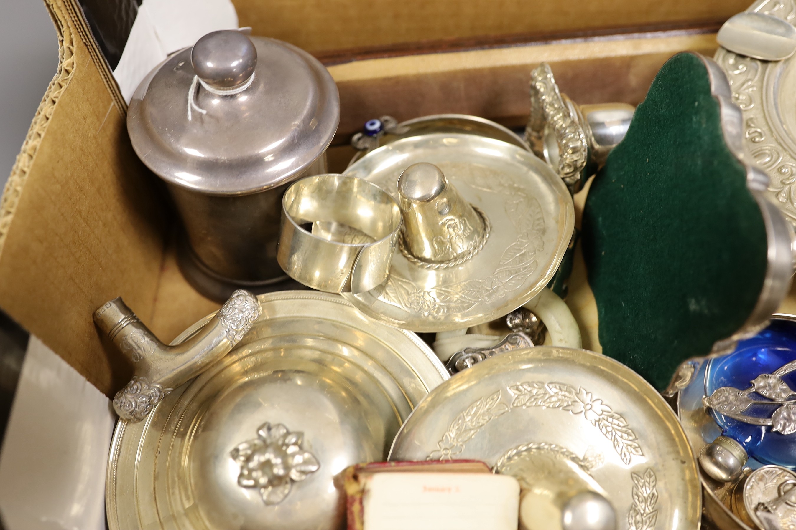 Sundry items of silver, white metal and plated items including a cased silver handled button hook, a silver mounted cylindrical jar and cover, two silver pill boxes including modern novelty banjo shape, a 900 standard di